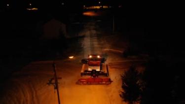 Vista nocturna de Caviahue desde el drone cuando pasa la máquina. Captura de video. 