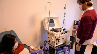 Una hora es lo que dura el procedimiento. La mayoría de las personas recuperadas concurren al Centro Regional de Hemoterapia. Foto Florencia Salto.