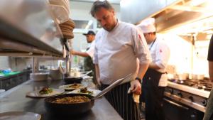 Chef de Bariloche explica cómo se prepara para la cocina post Covid-19