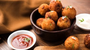 Bombas de papa con carne picada