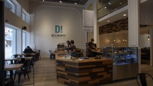 Una cafetería prohíbe el ingreso de políticos para que paguen el costo de la cuarentena