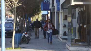 Después de la protesta del domingo por la noche, el centro de Roca tuvo poco movimiento en las primeras horas de la mañana. (foto: Juan Thomes)