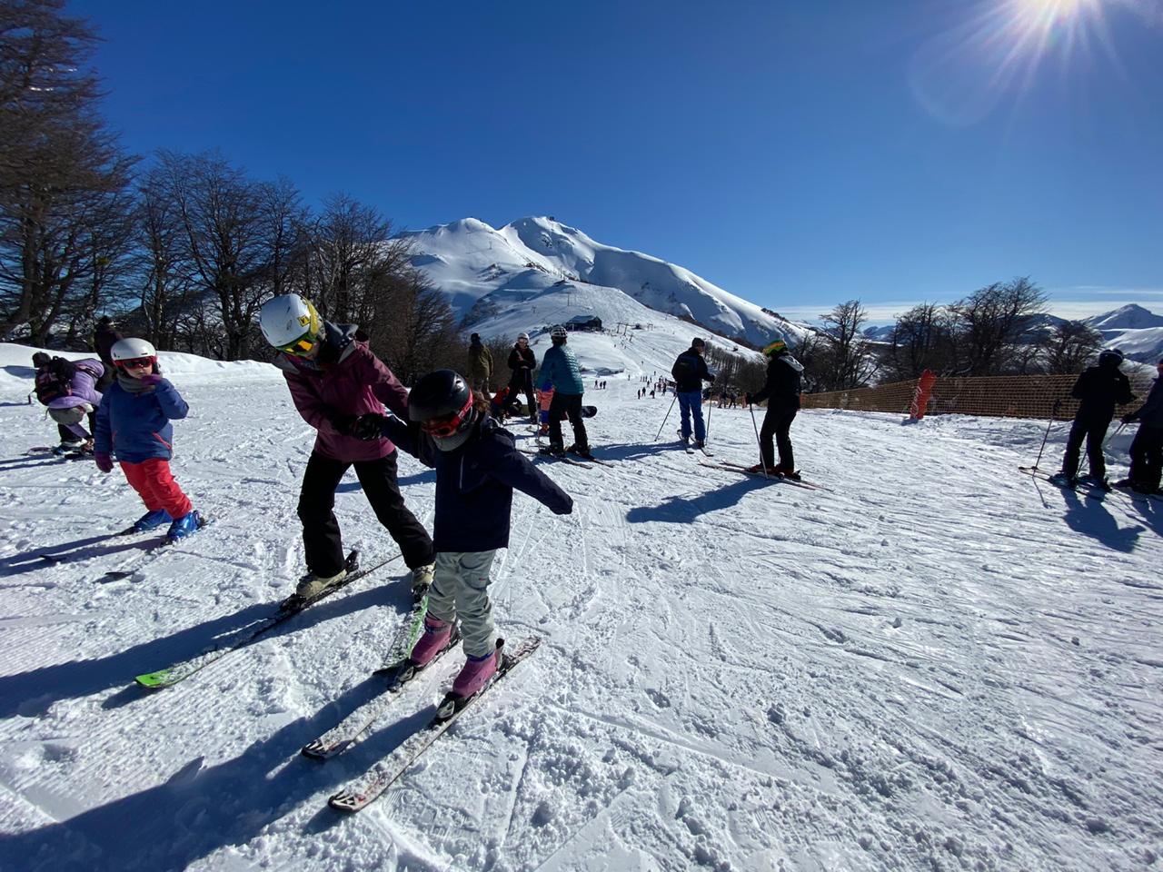 El cerro Bayo, Caviahue, Chapelco, y Batea Mahuida son las grandes atracciones para los esquiadores. Foto: gentileza Cerro Bayo