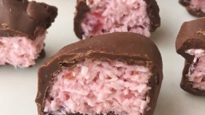 Bocaditos de coco y frutilla