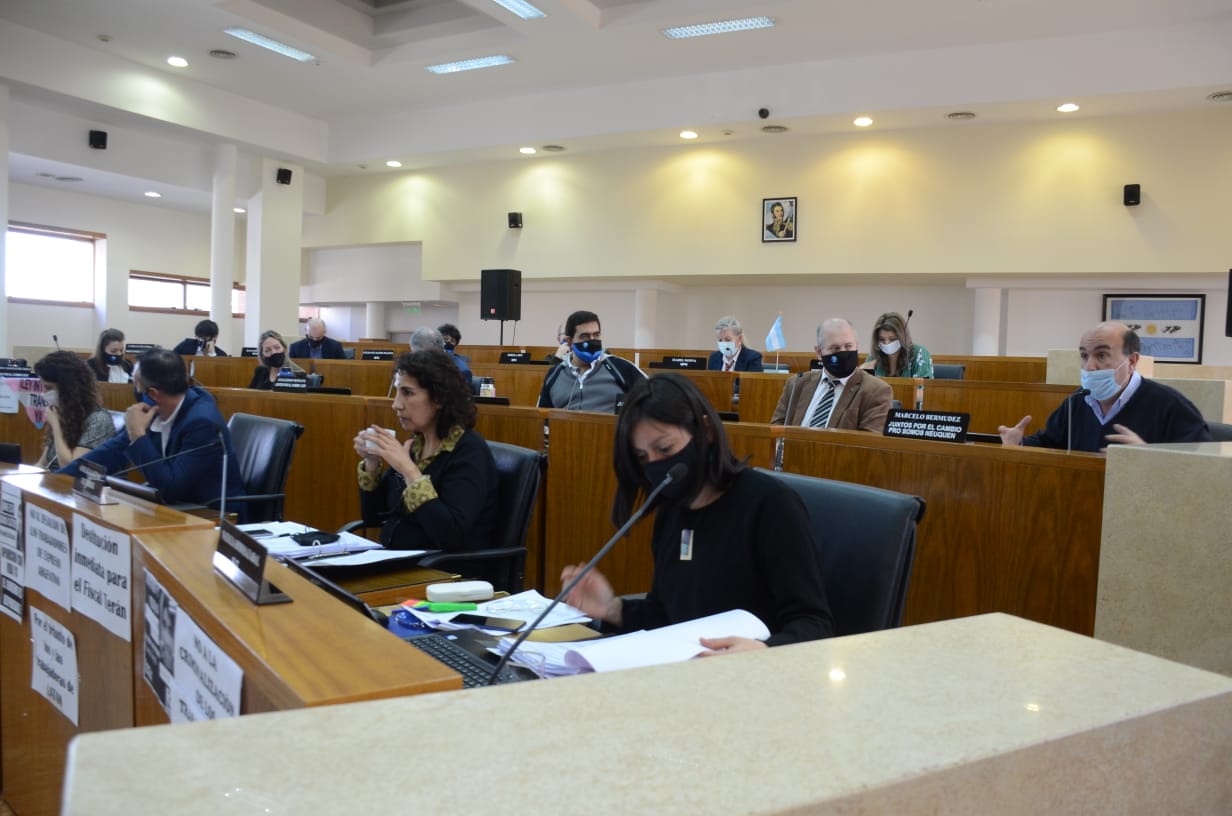 El doble voto de la presidenta del Concejo Deliberanate, Claudia Argumero, definió la votación en favor de la destitución del fiscal Terán. (Foto: Yamil Regules)