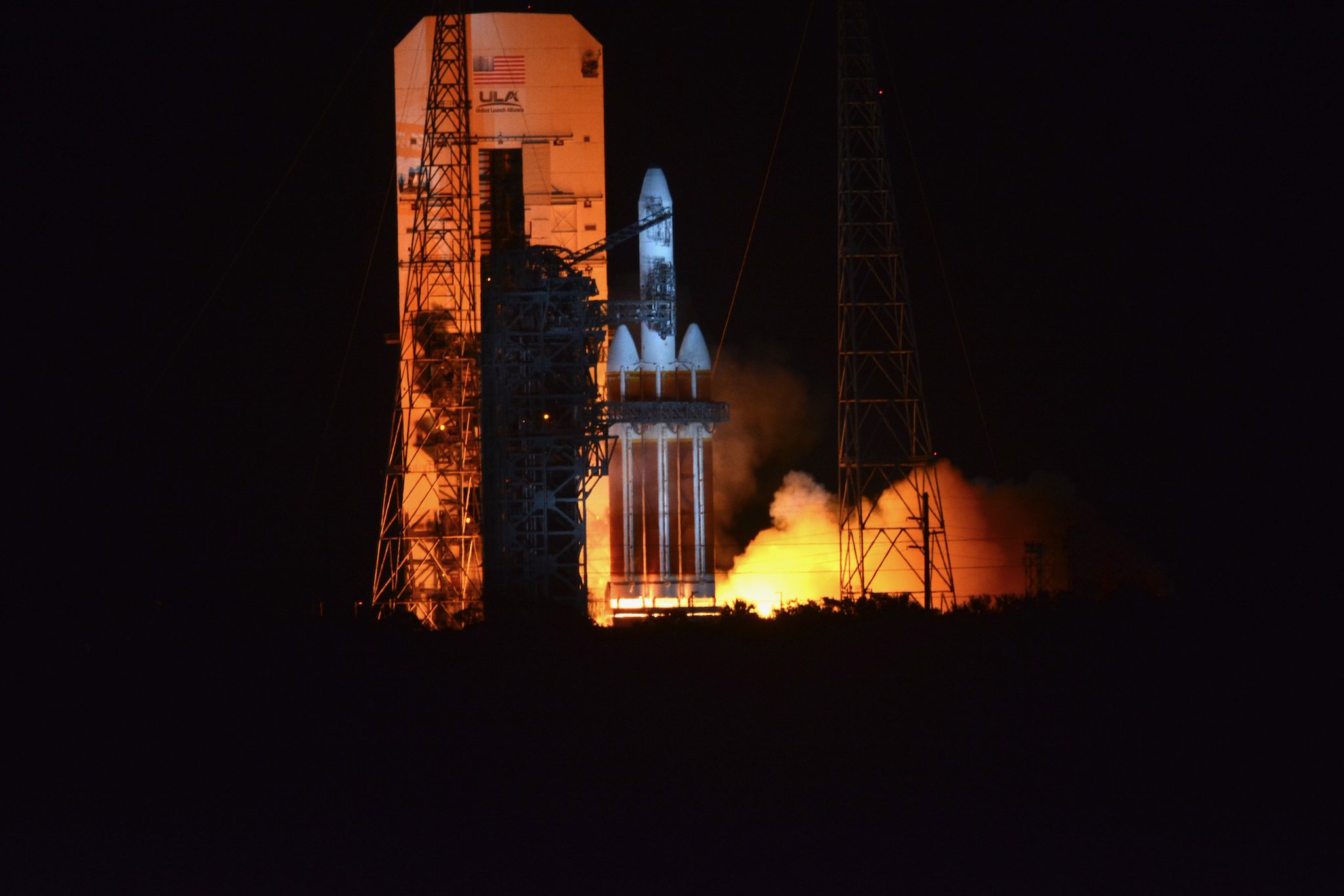 El cohete Delta 4-Heavy encendió sus propulsores sólo unos segundos antes de abortar la misión.