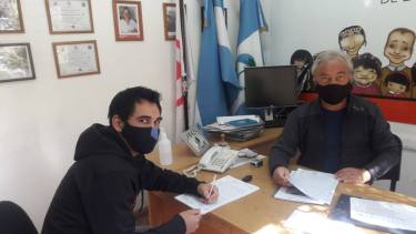 Hoy durante la firma del convenio. (Foto: gentileza)