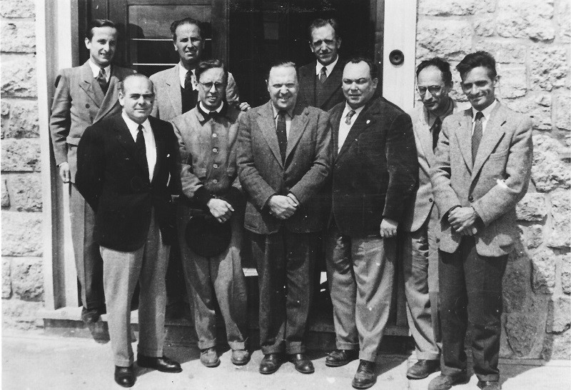 El primer plantel docente del Instituto Balseiro, que comenzó sus primeras clases en agosto de 1955. Foto: Archivo Histórico Centro Atómico Bariloche e Instituto Balseiro.