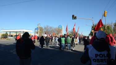 Desde que comenzó el reclamo, los trabajadores recibieron el apoyo de vecinos y organizaciones sociales y políticas. Foto: Yamil Regules