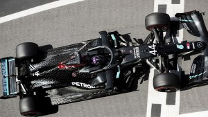 Hamilton apareció en el momento justo y logró la pole