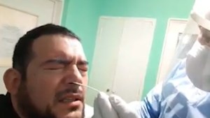 Un médico se filmó cuando lo hisoparon para concientizar en Catriel