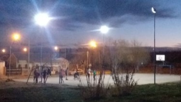 La imagen fue captada anoche por una vecina que se dirigía a su domicilio. (foto: gentileza)