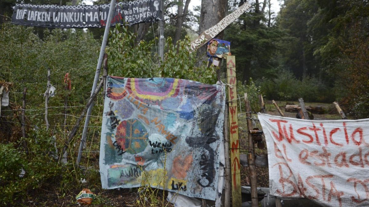 La comunidad mapuche Lof Lafken Winkul Mapu se instaló en noviembre de 2017 en Villa Mascardi y alegó que era un acto de recuperación de su territorio. (Foto Archivo)