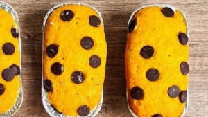 Mini budines de mandarina con chips de chocolate