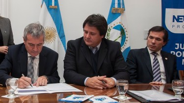 Moya (a la izquierda), Gerez (a la derecha) en un acto con Gaido al medio. Visiones distintas sobre la situación en el TSJ. (Archivo)