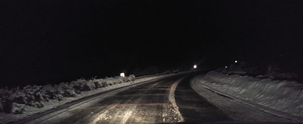 Hielo en las zonas altas de la ruta 40, entre Bariloche y El Bolsón ...