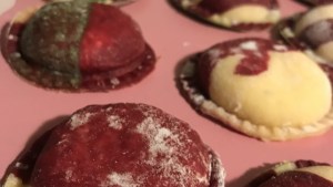 Sorrentinos multicolor con tintes naturales: la receta de una diseñadora de Bariloche