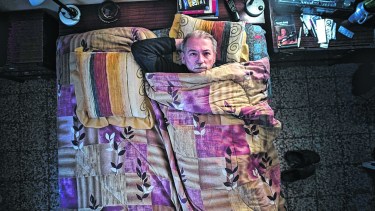 Los profesionales de la salud recomiendan que la cama se utilice solo para dormir y tener relaciones sexuales.