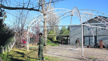 La asociación de teatristas neuquinos preparan su espacio cultural para la pospandemia, (Foto: Oscar Livera)