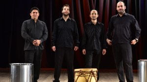 Comienza el show de Fundación Cultural Patagonia