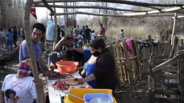 50 familias se instalaron en un terreno que denuncian como abandonado. (Foto: Florencia Salto}