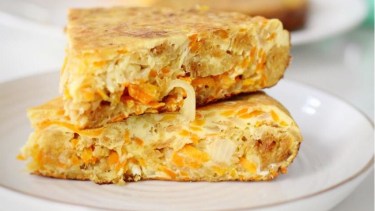 Tortilla de papa, zanahoria y cebolla
