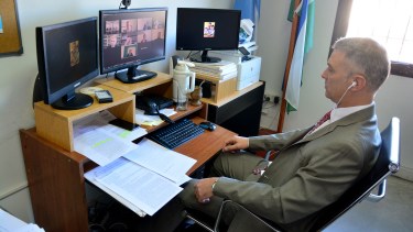 Debate virtual por la causa de sobresueldos. Foto : Marcelo Ochoa