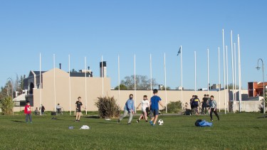 La plaza de Los Inmigrantes, otro de los lugares de mucha convocatoria. Foto: Pablo Leguizamon.