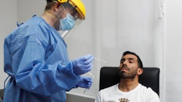 Los casos positivos en Boca prendieron las alarmas en el fútbol argentino.