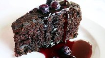 Imagen de Torta húmeda de chocolate y arándanos apta para celíacos