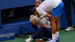 Djokovic fue descalificado del US Open por un pelotazo a una jueza de línea