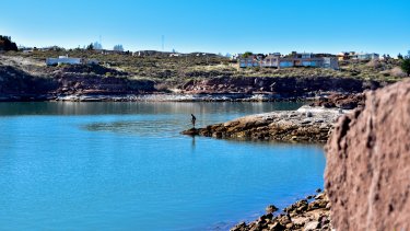 Encontraron el cuerpo sin vida de un hombre en El Chocón y buscan desesperadamente a un profesor de la localidad. (Municipalidad de Villa El Chocón).