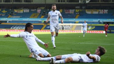 El equipo del Loco sumó su primer triunfo en la Premier League. (Foto: AP)