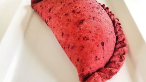Cómo hacer calzone con masa integral de remolacha