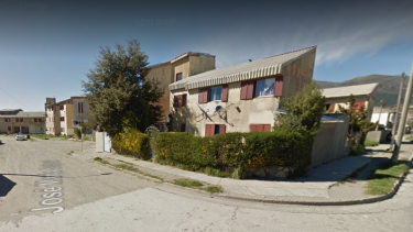 La mujer que denunció la amenaza vive en un edificio del barrio 169 Viviendas. Foto: Google Map