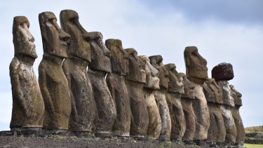 En la región de Valparaíso la Isla de Pascua es el nexo de Chile con la Polinesia. Es famosa por sus estatuas monumentales, los moáis. 
