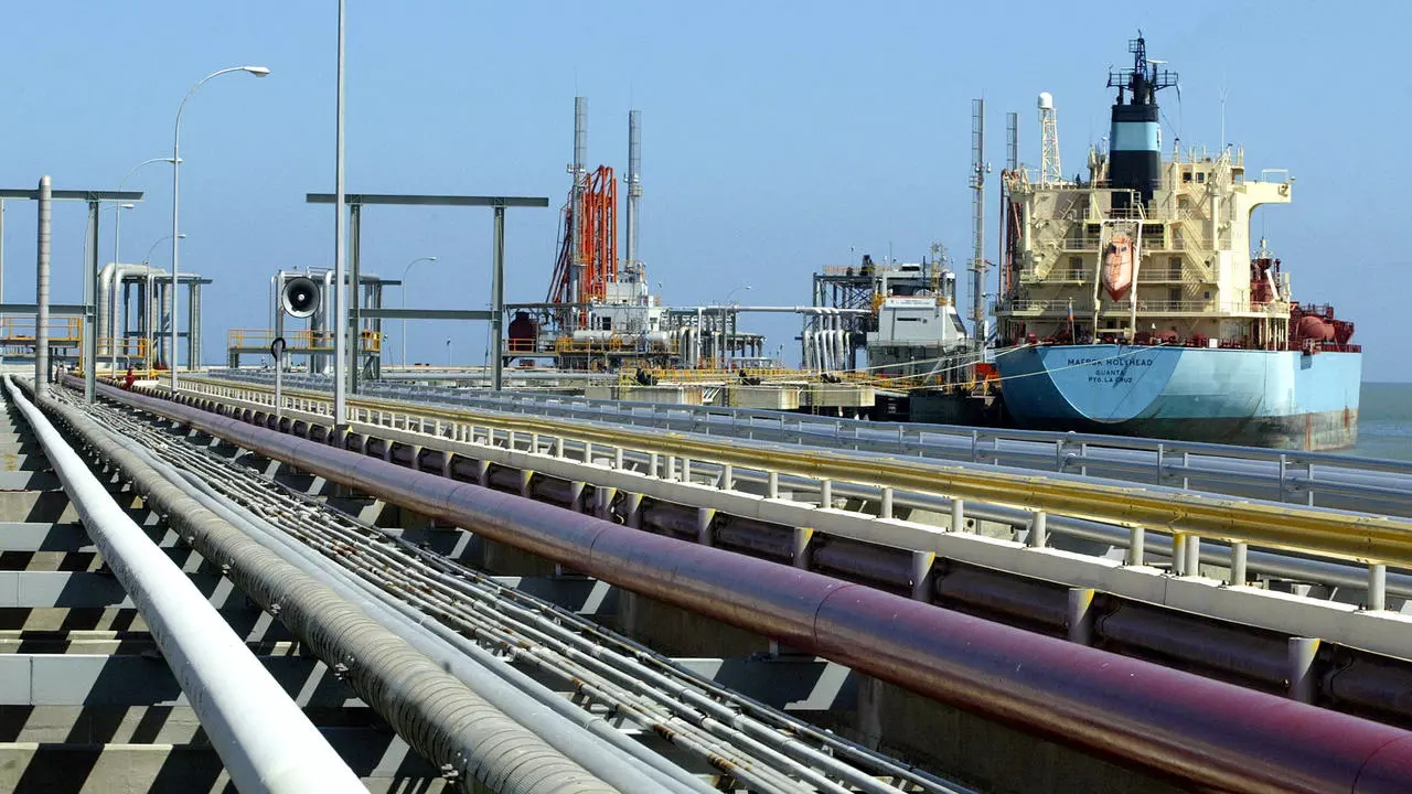 El mismo buque petrolero que llevó cargas de Irán a Venezuela será usado para exportar crudo de PDVSA. (foto: gentileza)