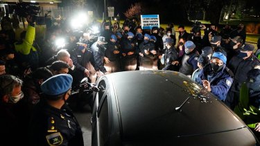 Los incidentes se registraron en el acceso al barrio country Ayres del Pilar. Foto: gentileza Infobae.-