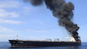 Ardió un buque petrolero en las costas de Sri Lanka