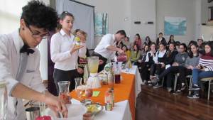 Cócteles sin alcohol en una demostración virtual