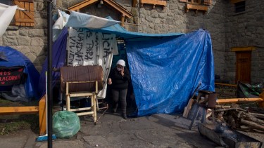 En la Regional Tercera de Policía la semana pasada se instalaron carpas que permanecen. Archivo