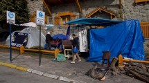 Imagen de Policías mantienen su reclamo con un acampe en la Regional de Bariloche