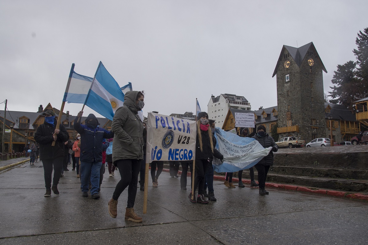 En Bariloche el reclamo policial tuvo marchas y acampe que finalmente se levantó el fin de semana. Archivo