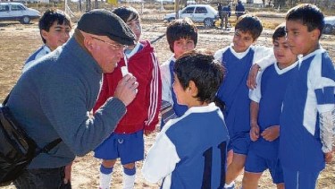 Pony Oviedo, una vida al lado del fútbol en Río Colorado