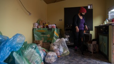 El merendero Los Corazones de Beatriz recibió la donación de alimentos y artículos de limpieza del cerro Catedral. Foto: Gentileza