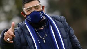 Maradona dijo presente en el entrenamiento de Gimnasia