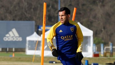 Carlos Tevez, quien ya tuvo coronavirus, es uno de los pocos que entrenan con normalidad en el plantel de Boca.