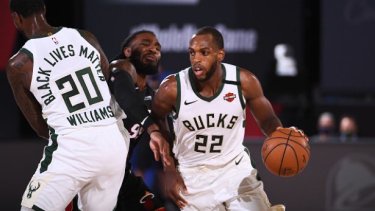 Sin Giannis, Middleton brilló con 36 puntos.