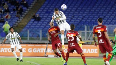 El portugués marcó el 2 a 2 de cabeza.