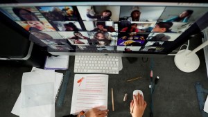 Un grupo de docentes de Río Negro reclama que se garanticen sus puestos de trabajo